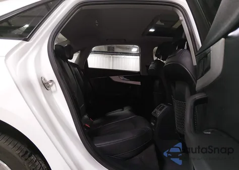 2017 Audi A4 2.0T Season Of Audi Premium z USA, uszkodzony, nr VIN WAUDNAF44HN045733